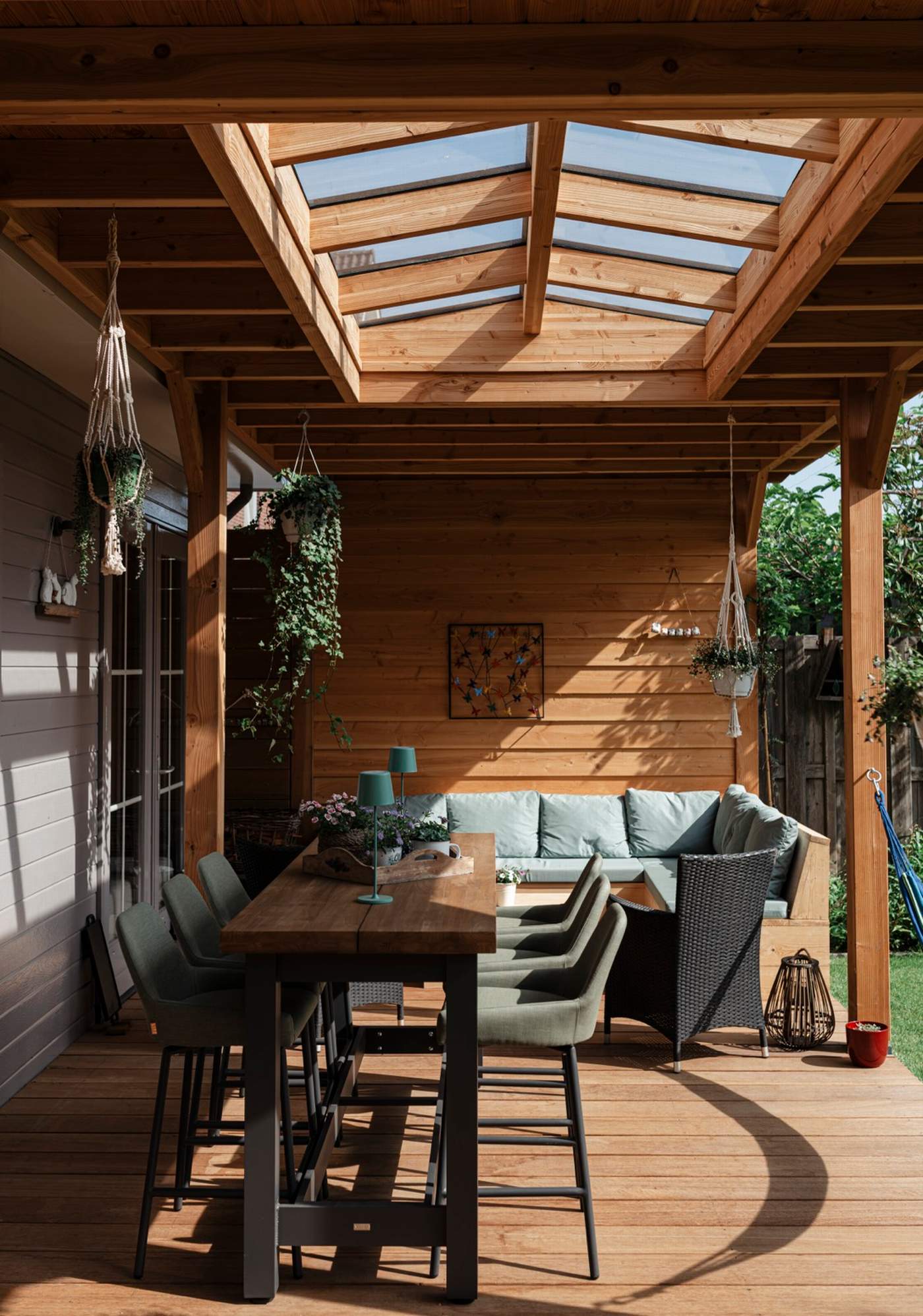 Veranda en natuurlijke tuinbeleving in perfecte balans  Van der Lee Hovenier