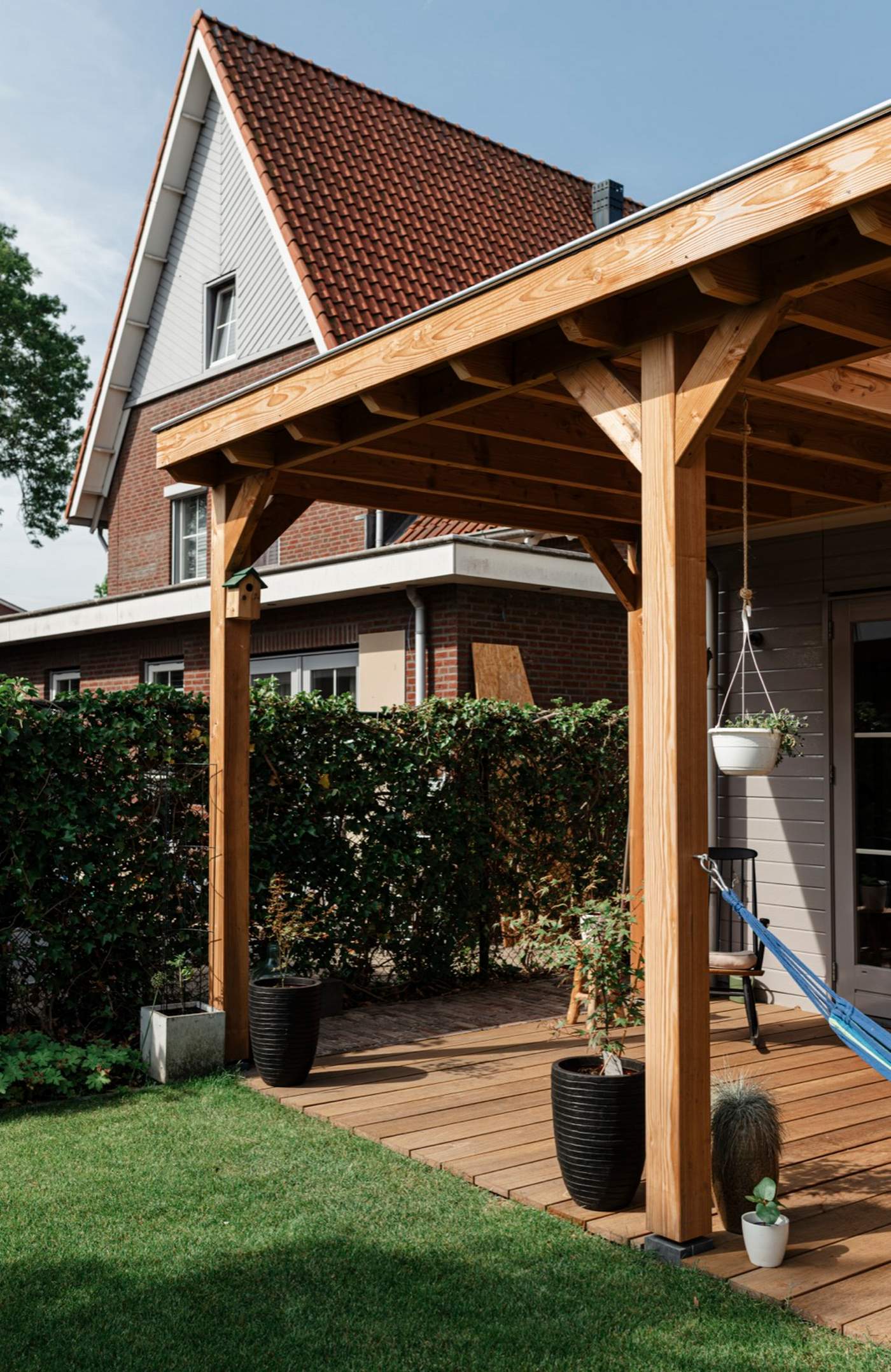 Veranda en natuurlijke tuinbeleving in perfecte balans  Van der Lee Hovenier