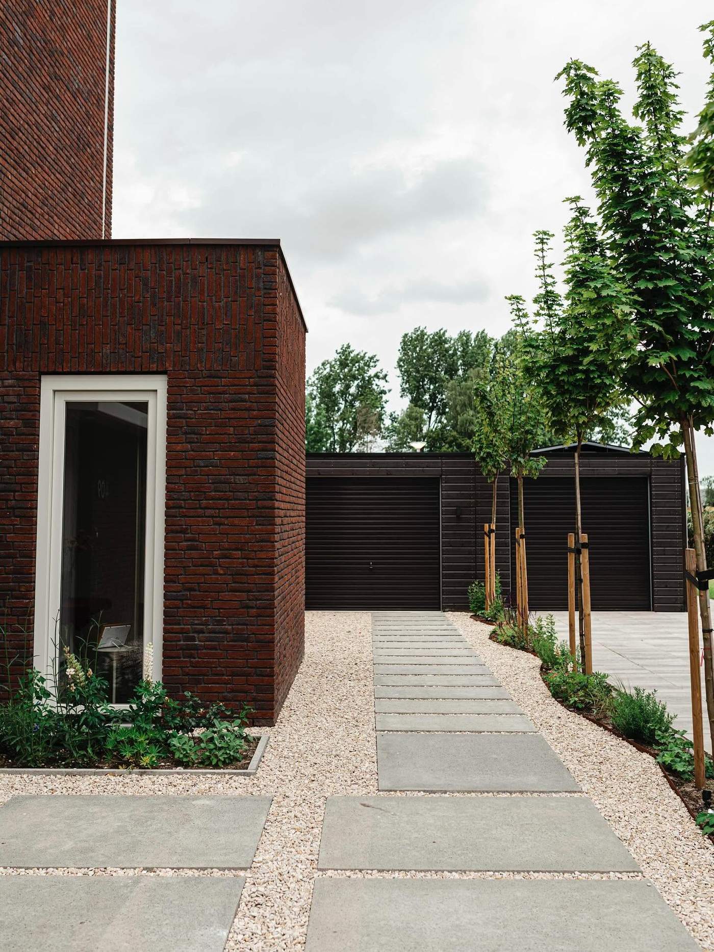 Moderne onderhoudsvriendelijke tuin met luxe uitstraling  Van der Lee Hovenier