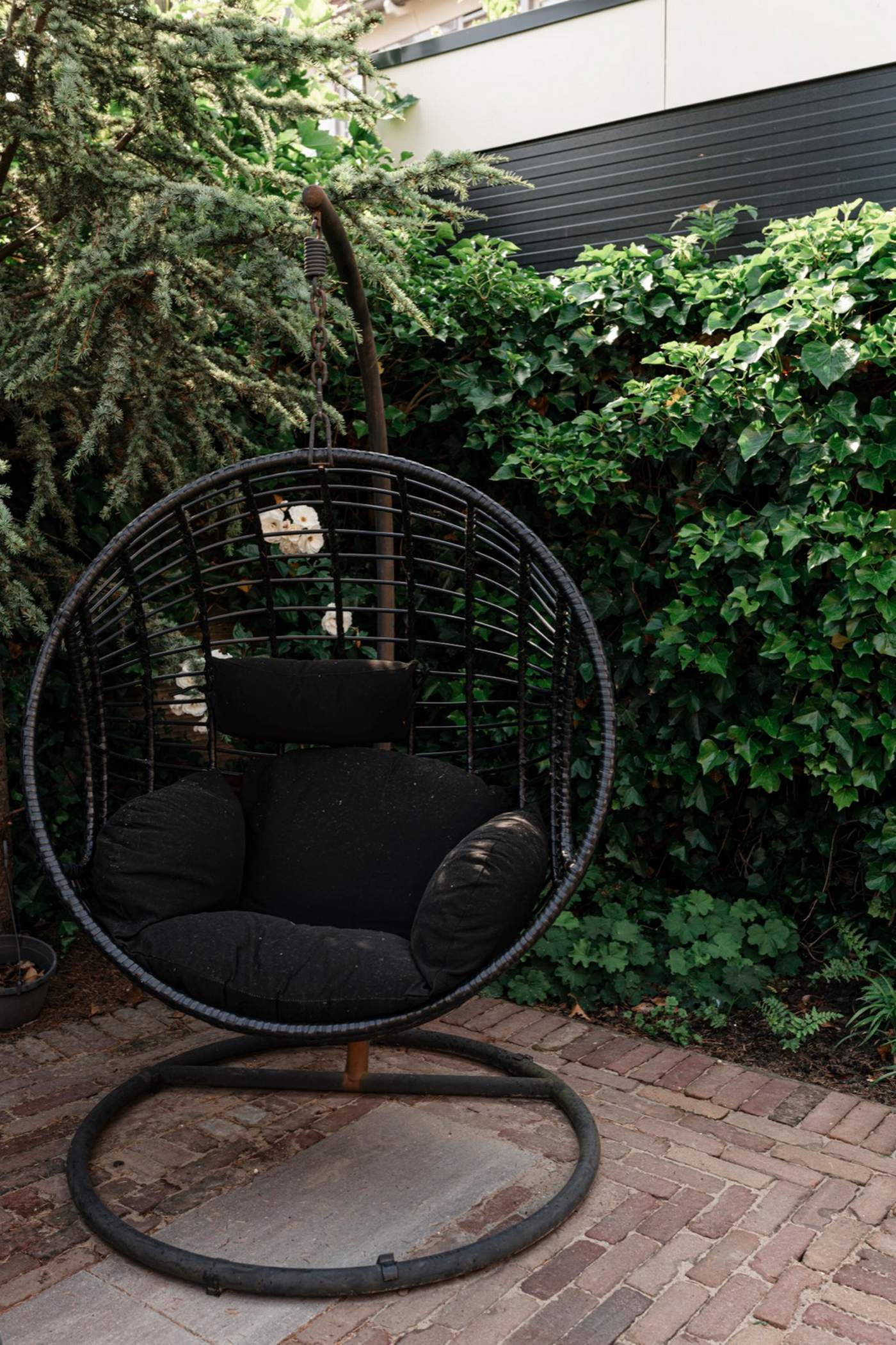 Veranda en natuurlijke tuinbeleving in perfecte balans  Van der Lee Hovenier