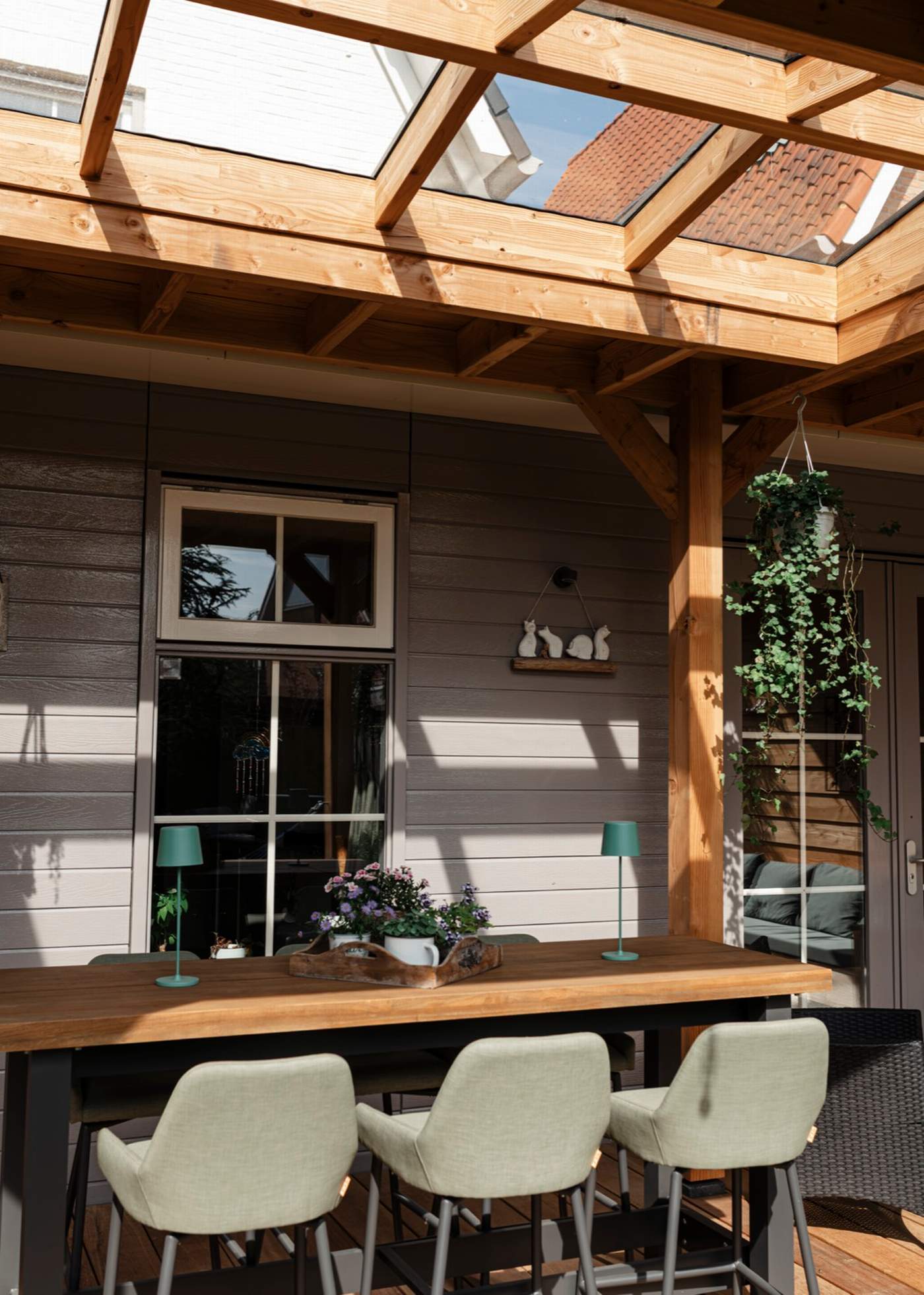 Veranda en natuurlijke tuinbeleving in perfecte balans  Van der Lee Hovenier