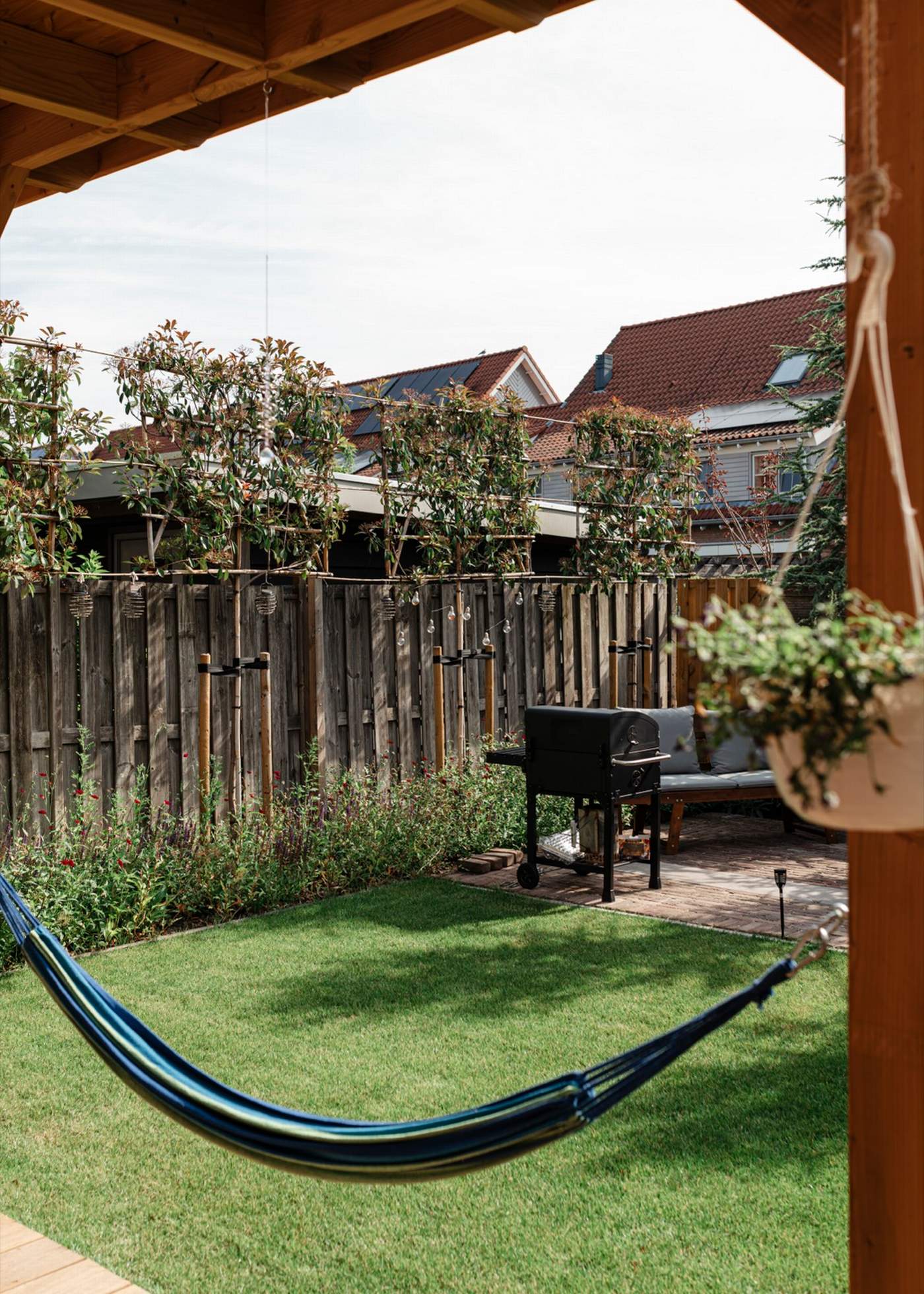Veranda en natuurlijke tuinbeleving in perfecte balans  Van der Lee Hovenier