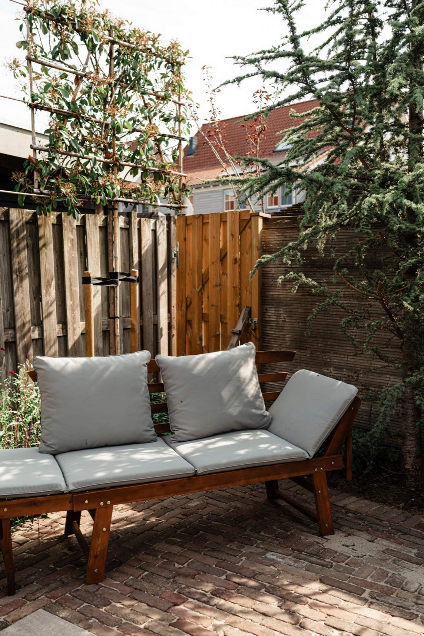 Veranda en natuurlijke tuinbeleving in perfecte balans  Van der Lee Hovenier