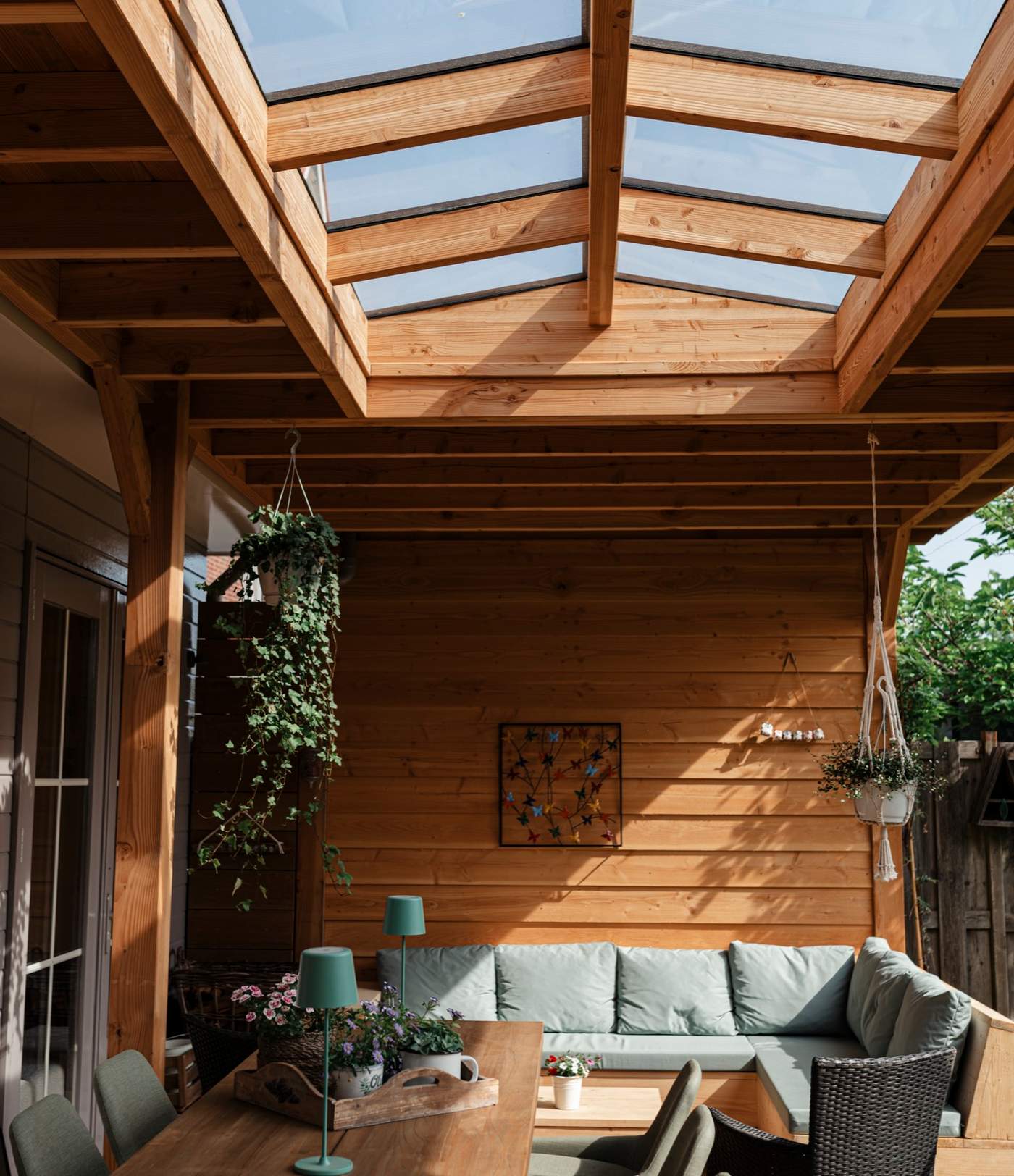 Veranda en natuurlijke tuinbeleving in perfecte balans  Van der Lee Hovenier