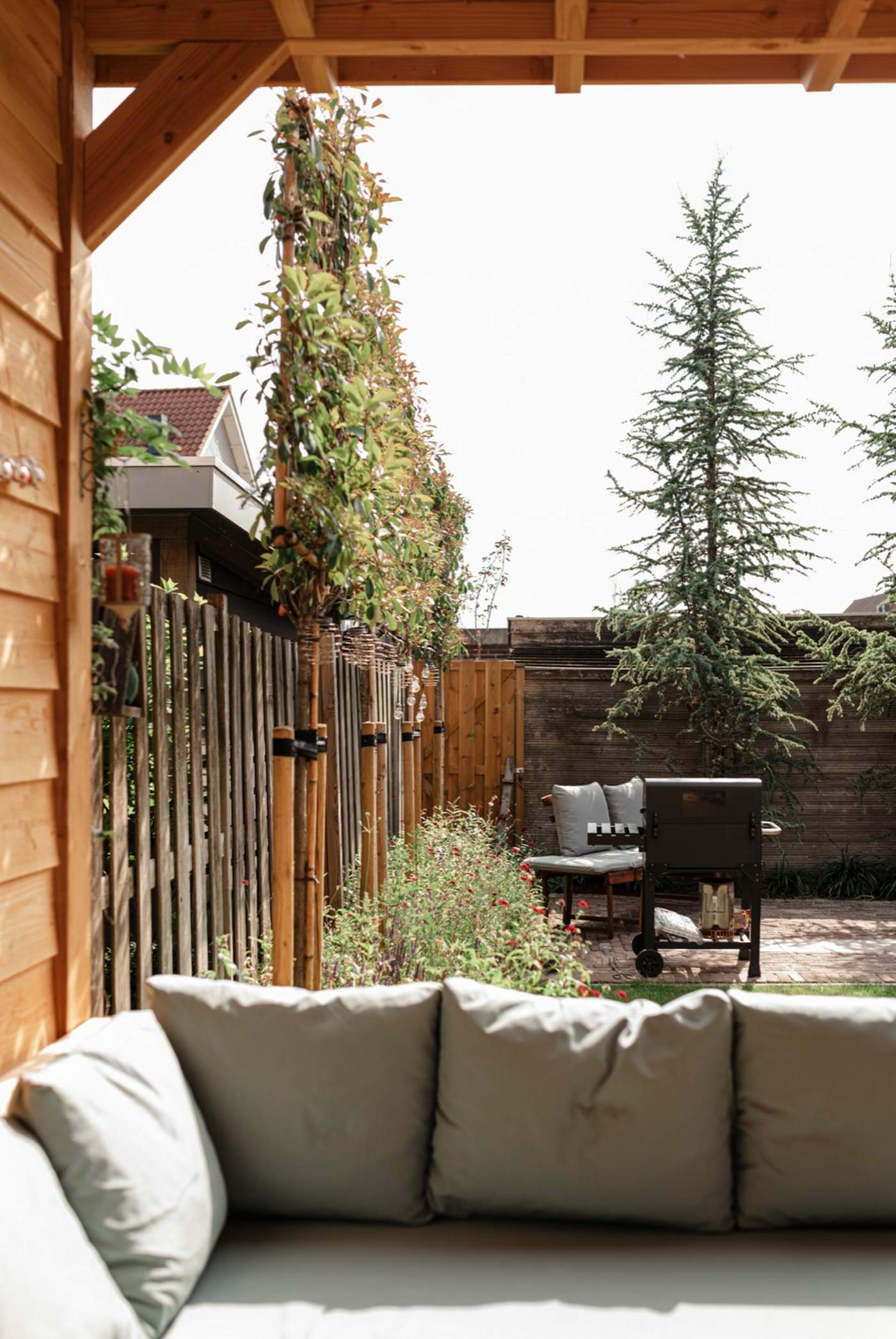 Veranda en natuurlijke tuinbeleving in perfecte balans  Van der Lee Hovenier
