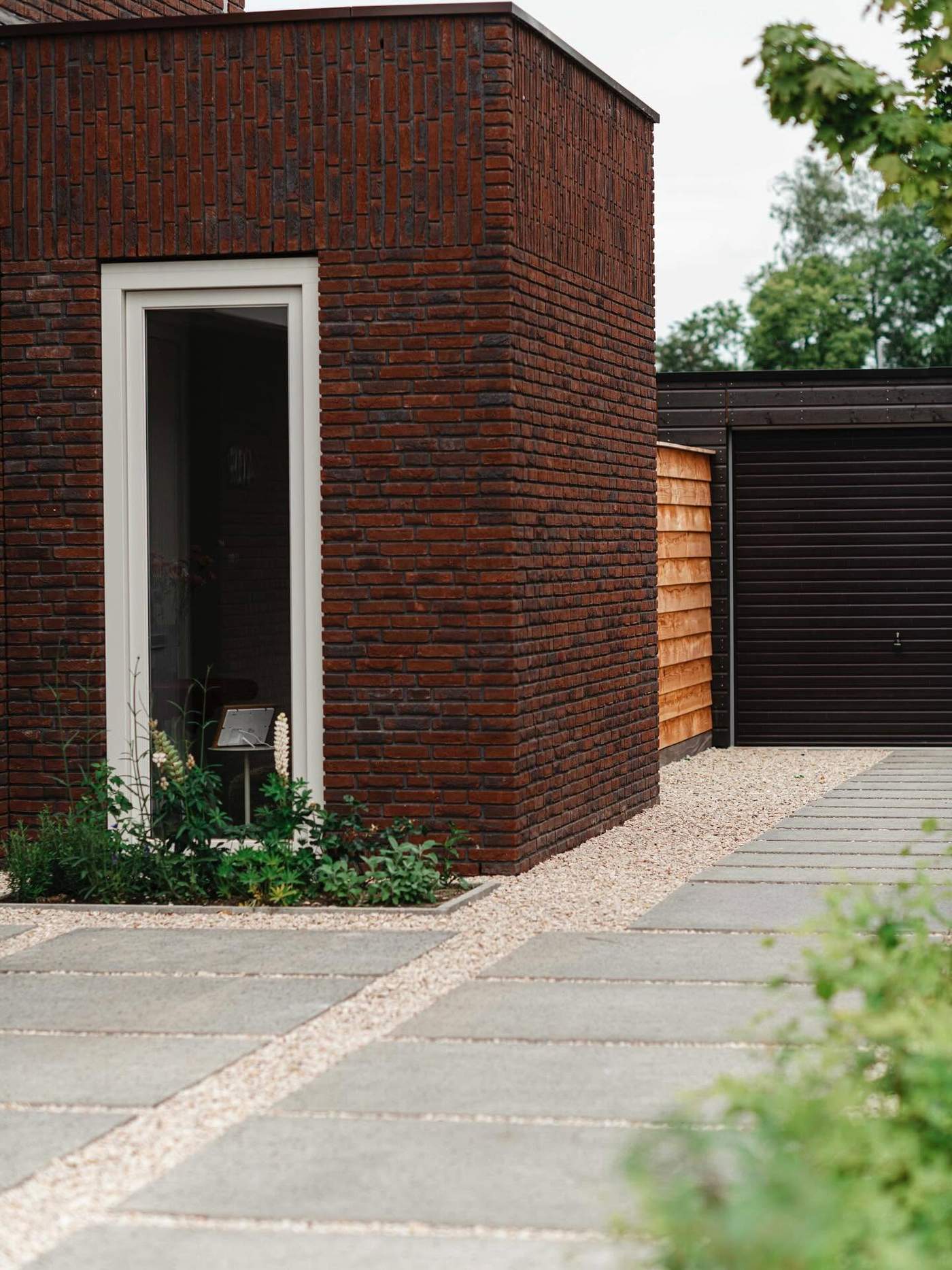 Moderne onderhoudsvriendelijke tuin met luxe uitstraling  Van der Lee Hovenier